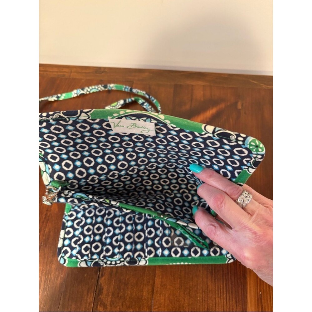 VERA BRADLEY Sleek Wallet Crossbody Cupcake Green 10613-021 - Picture 6 of 12